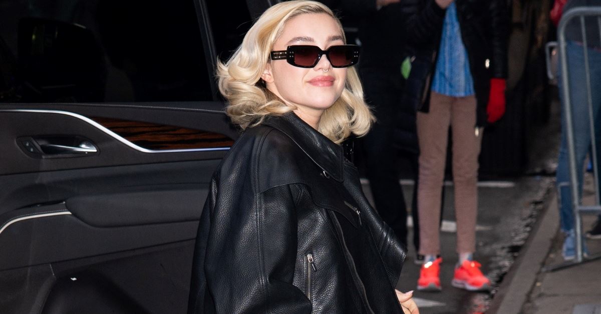 Η Florence Pugh φόρεσε το «άχαστο» παλτό για όλες τις ώρες