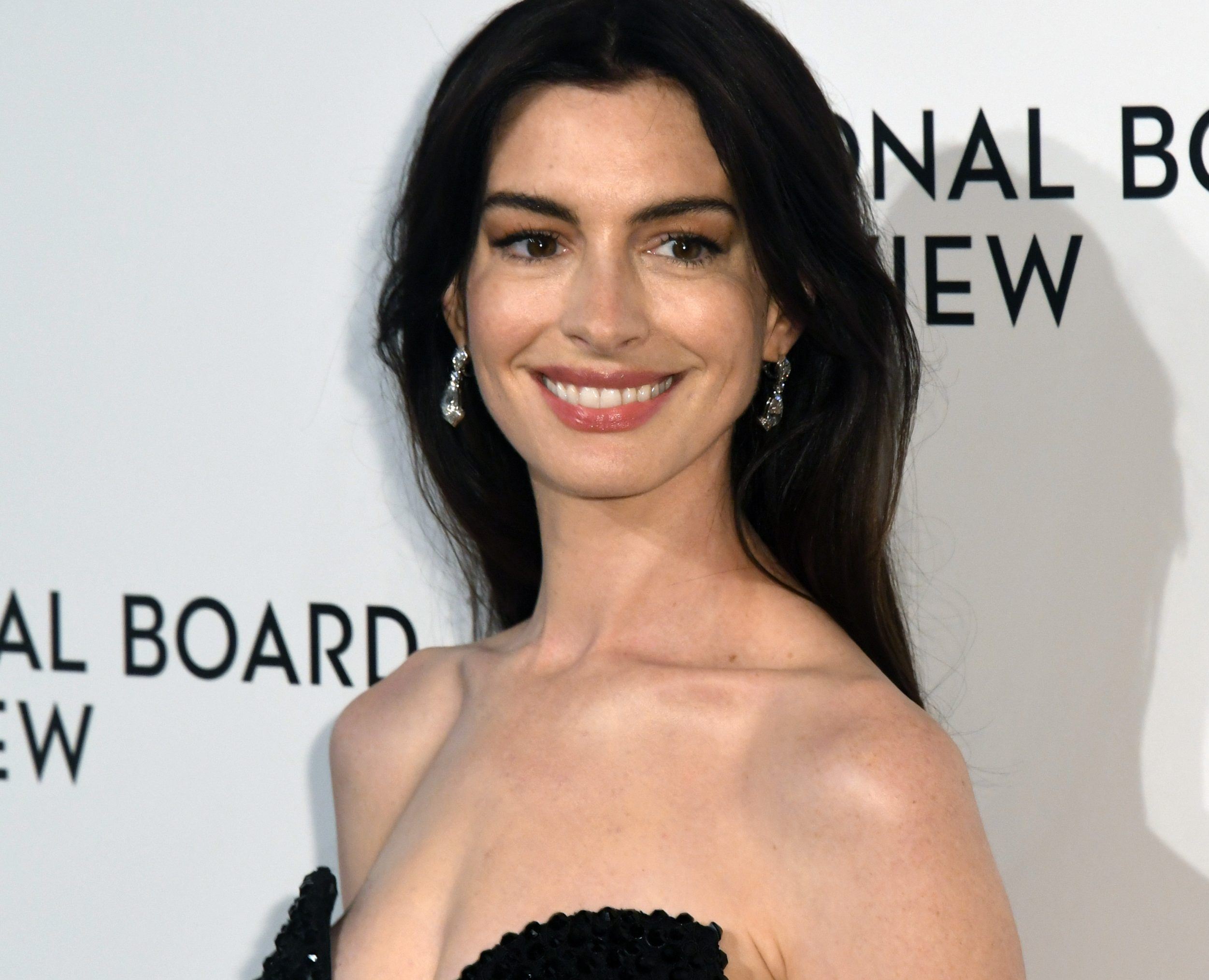 Αυτή είναι η αγαπημένη κρέμα σώματος της Anne Hathaway