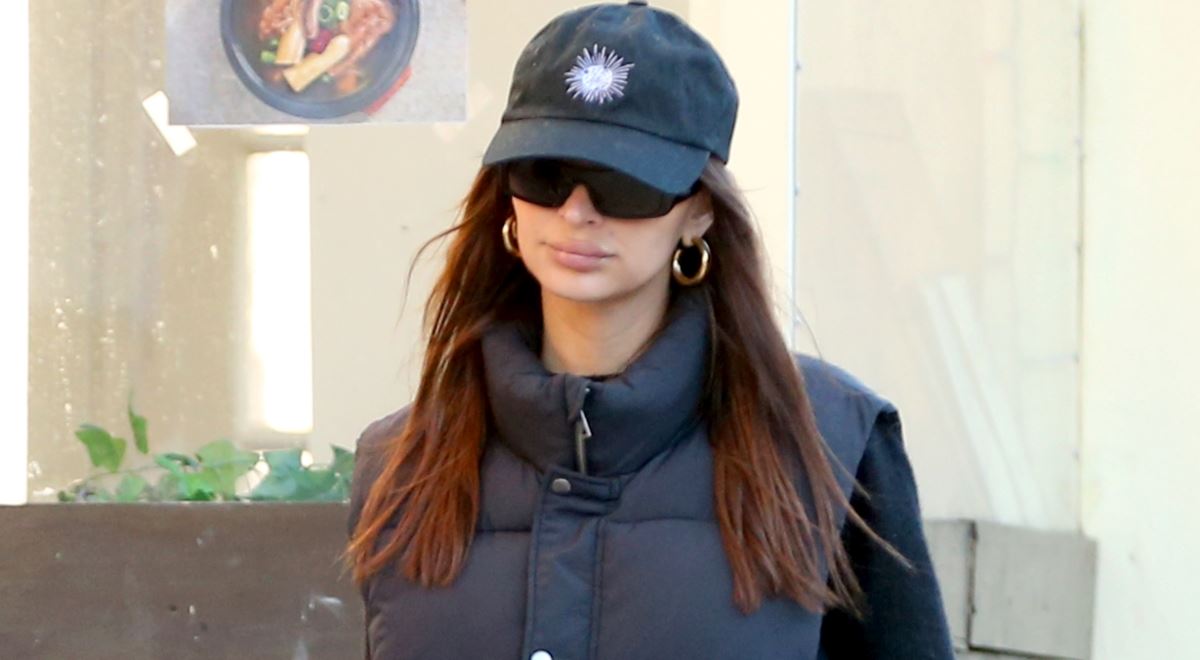 Get the look: Αντίγραψε το casual look της Emily Ratajkowski με αυτά τα 6 οικονομικά κομμάτια