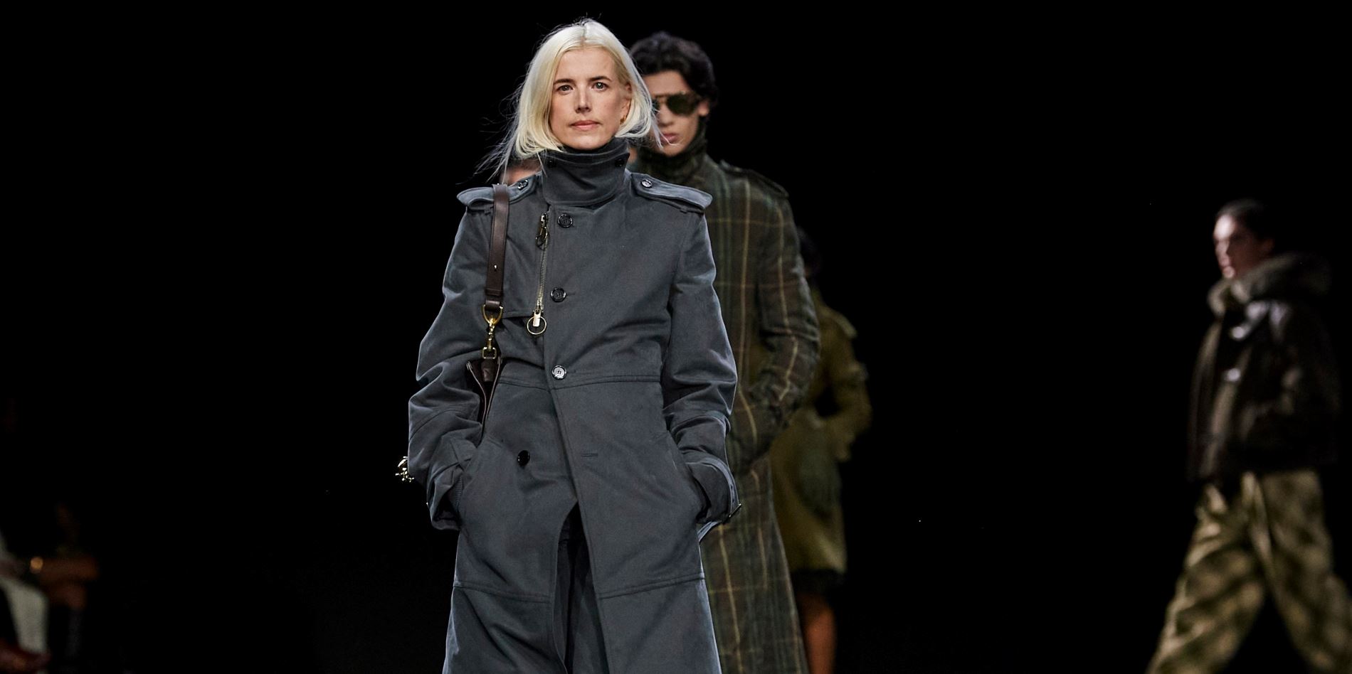 Burberry FW24: 10 πανωφόρια με την υπογραφή του Daniel Lee που δεν μπορούμε να βγάλουμε από το μυαλό μας