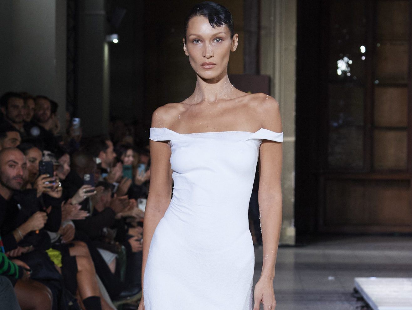 Bella Hadid: Η επόμενη celebrity που λανσάρει το δικό της brand ομορφιάς