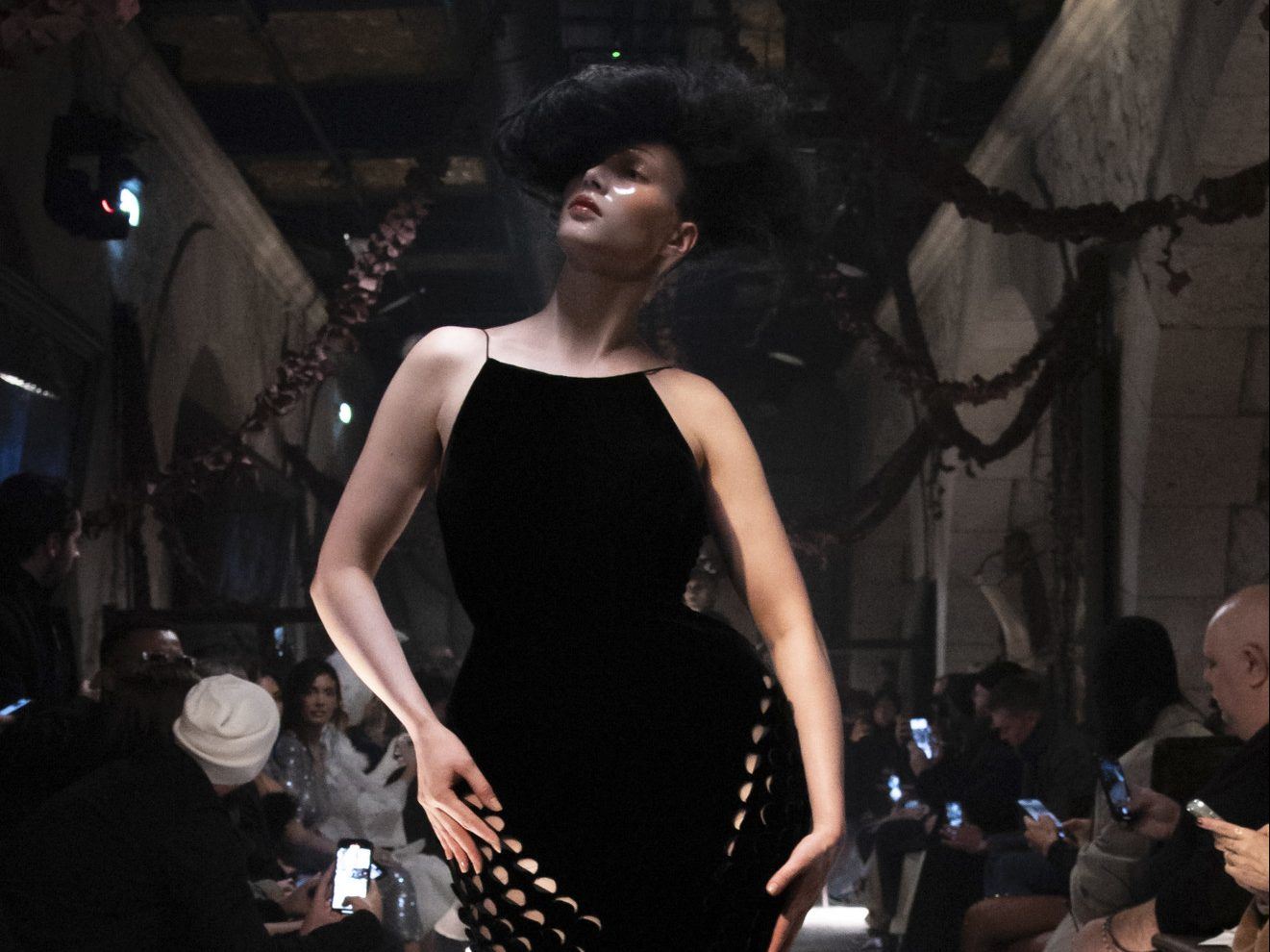 Πώς ο οίκος Maison Margiela μετέτρεψε τα μοντέλα σε πορσελάνινες κούκλες