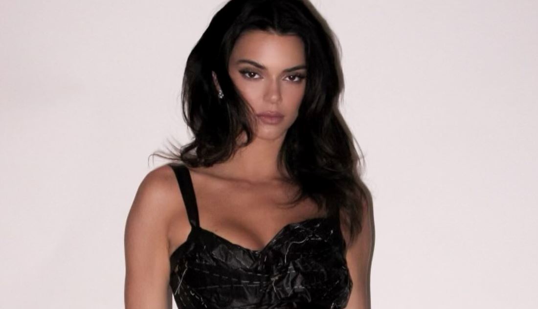 Kendall Jenner: Βρήκαμε το value for money αξεσουάρ που αναβάθμισε την εμφάνισή της
