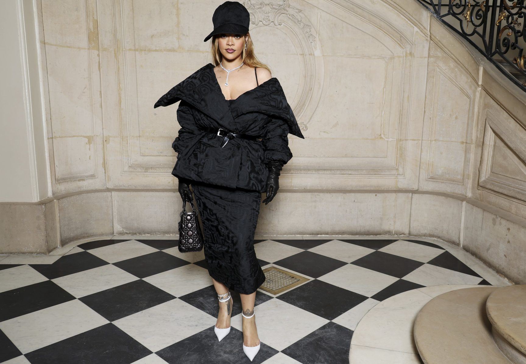 H Rihanna επέστρεψε στο à la garçonne hair-look