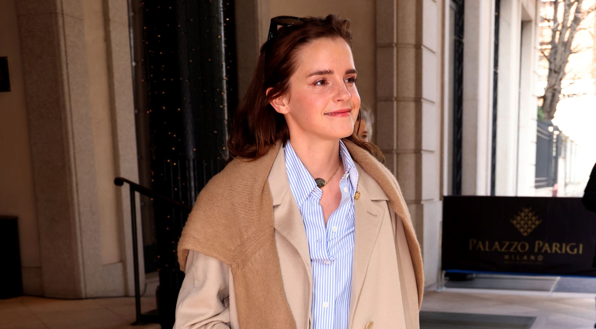 H Emma Watson φόρεσε τα παπούτσια που είναι ιδανικά για αυτή την εποχή