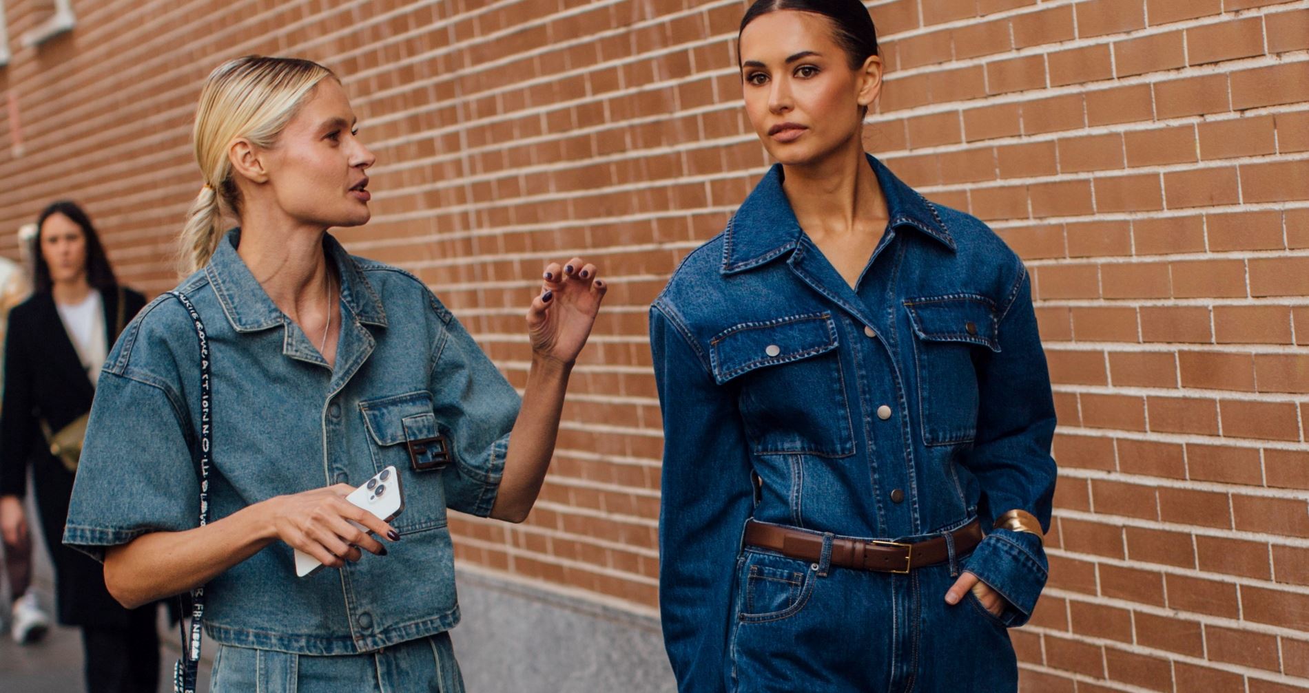 Έρχεται τριήμερο: 13 casual chic looks με τζιν που μπορείς εύκολα να αντιγράψεις