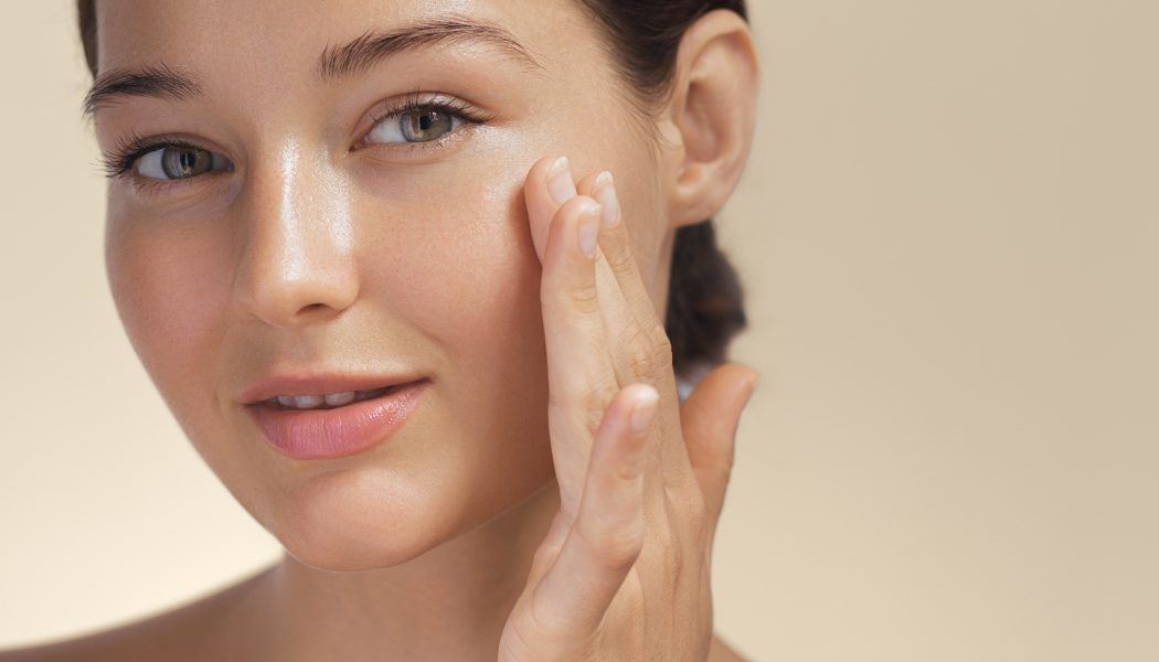 Το εύκολο skincare hack που έχει τα αποτελέσματα μιας ακριβής κρέμας