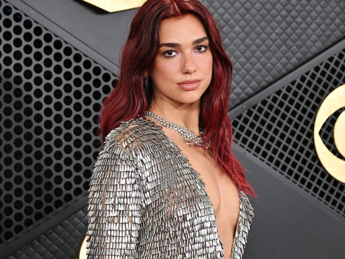 Η Dua Lipa υιοθέτησε τo πιο αμφιλεγόμενο beauty trend