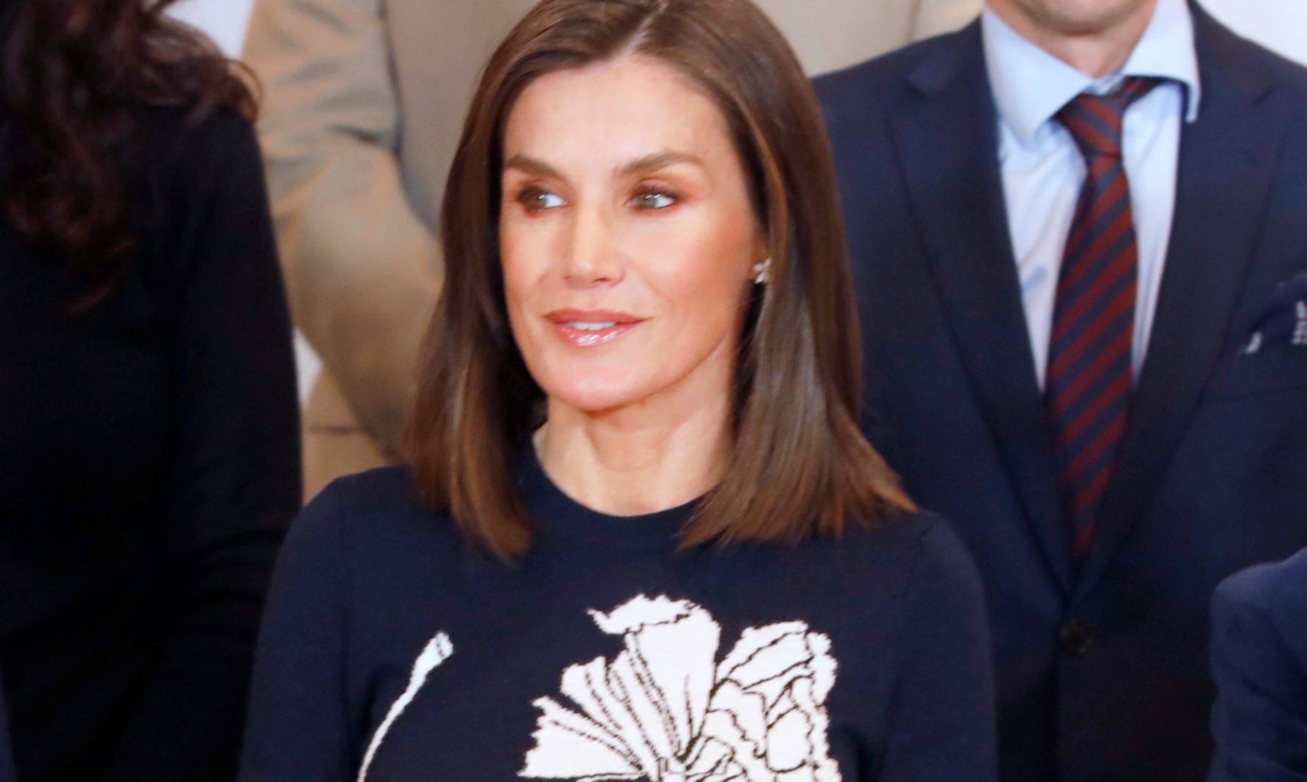 Η Letizia της Ισπανίας με τη metallic φούστα που θα θες να φοράς συνέχεια την άνοιξη