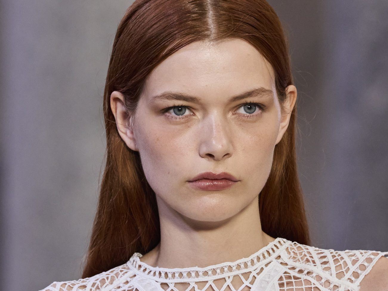 "Soft Ginger": Αυτή είναι η πιο διακριτική και stylish φλογερή απόχρωση μαλλιών