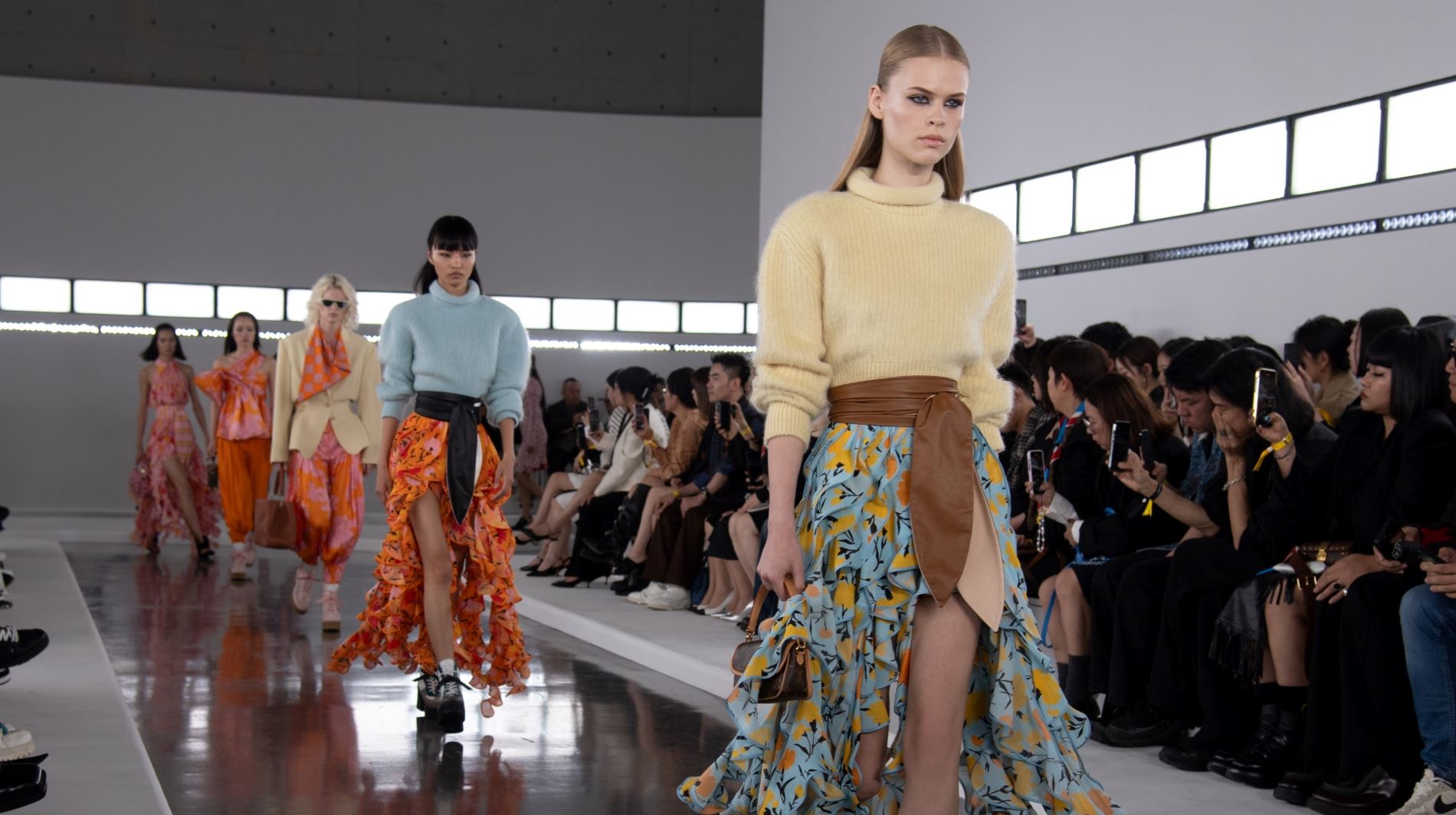 Louis Vuitton Pre-Fall 2024: Τα looks που ξεχωρίσαμε από την επίδειξη στη Σαγκάη