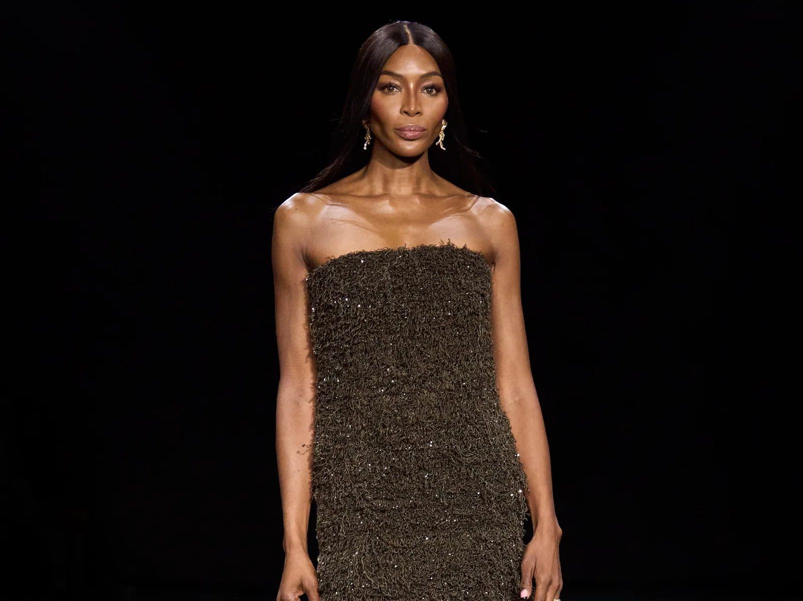 Naomi Campbell: Στο 77ο Φεστιβάλ των Καννών με το απόλυτο hair trend
