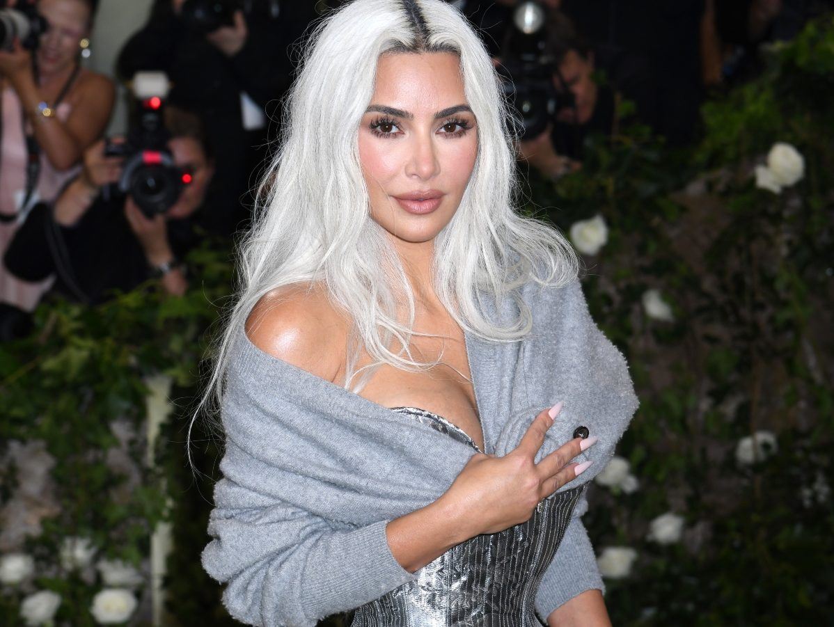 Kim Kardashian: Σε αυτόν τον απίστευτα οικονομικό ορό αντιγήρανσης «ορκίζεται»