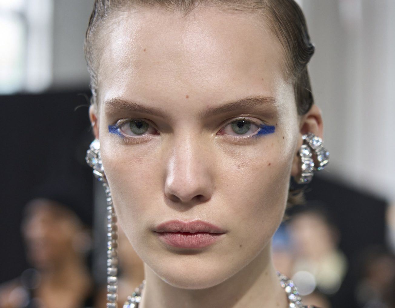 Προσθέτουμε στα beauty looks μας τις πιο σαγηνευτικές αποχρώσεις του μπλε