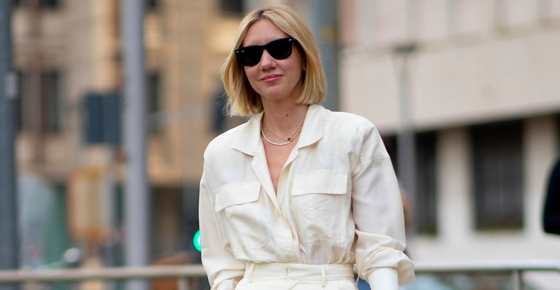 Millennial crush: To "αμφιλεγόμενο" Y2K παντελόνι επιστρέφει ξανά στα καλοκαιρινά looks μας