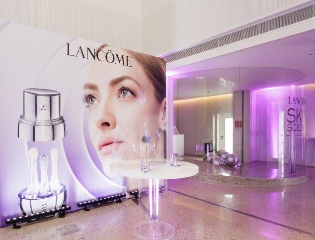 H Lancôme ανοίγει ξανά τις πόρτες του skin science club και υποδέχεται τον ορό ματιών "Rénergie H.C.F. Triple Serum Eye"