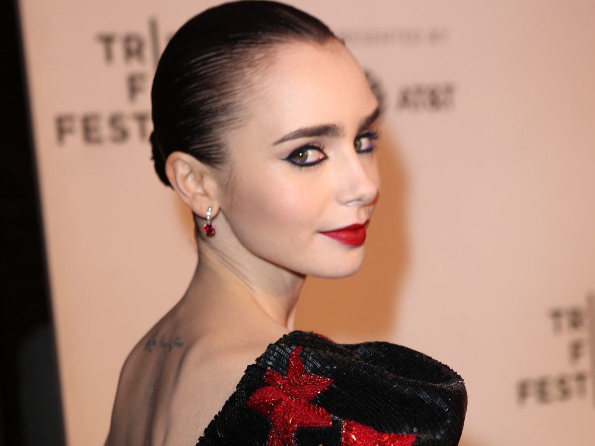 Lilly Collins: Αποχωρίστηκε τα μακριά της μαλλιά για να υιοθετήσει το hair trend της σεζόν