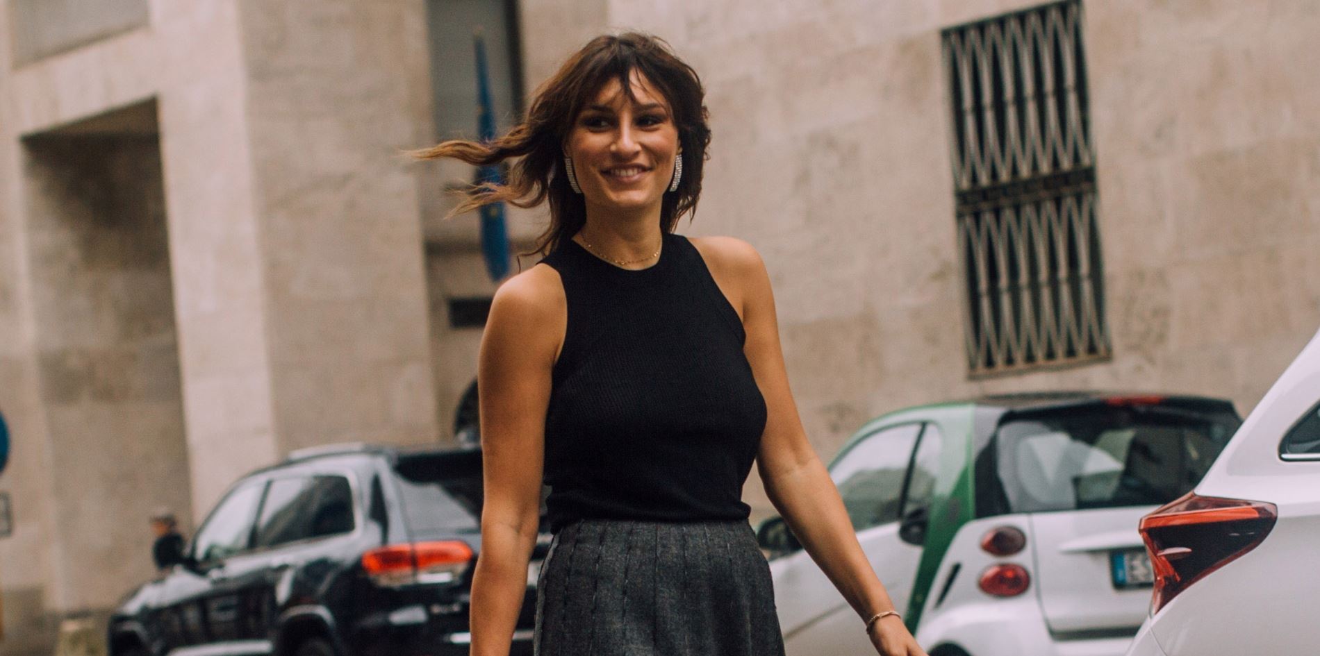 Οι fashion insiders σού δείχνουν πώς να φέρεις αέρα νησιού στα καθημερινά looks της πόλης