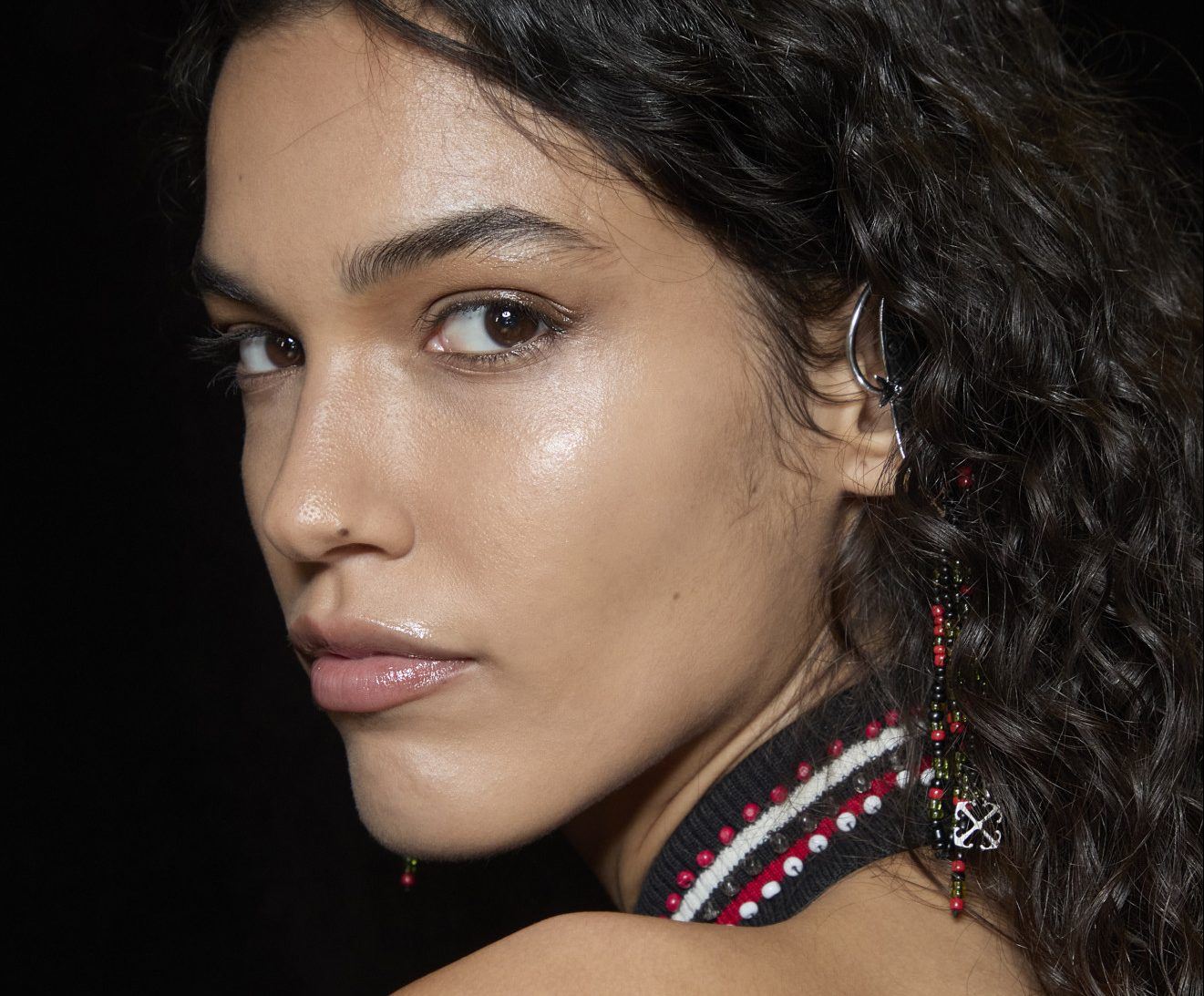 Το serum με υαλουρονικό που ορκίζονται οι beauty lovers κοστίζει λιγότερο από 15 ευρώ