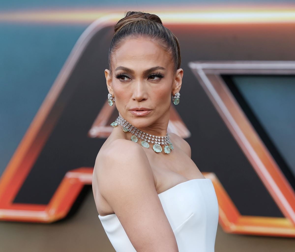 Το νέο μανικιούρ της Jennifer Lopez είναι η πιo minimal πρόταση για το καλοκαίρι