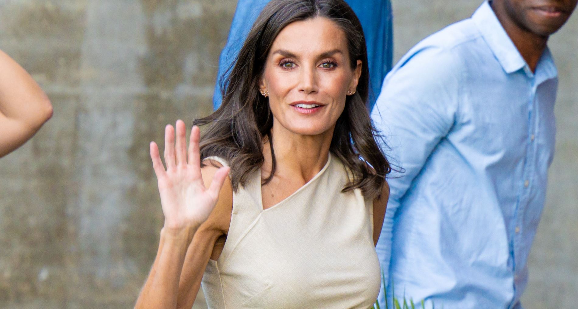 Letizia της Ισπανίας: Βρήκαμε το chic φόρεμά της και κοστίζει μόνο 30 ευρώ