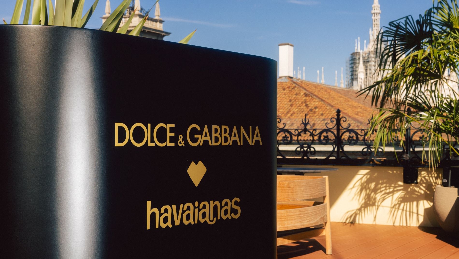Dolce&Gabbana x Havaianas: Η παρουσίαση της πιο αναπάντεχης συνεργασίας στο Μιλάνο