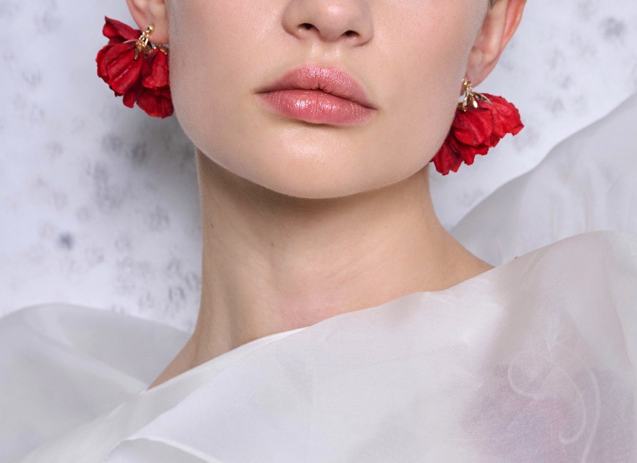 Η τεχνική του makeup artist που λατρεύουν οι celebrities για τα απόλυτα ζουμερά χείλη