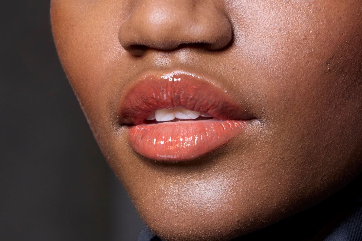 Lollipops: 7 lip oils για το πιο λαχταριστό juicy εφέ στα χείλη