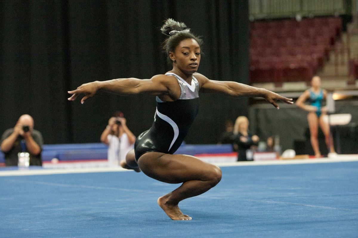 Simone Biles: Σε αυτή τη μάσκα ορκίζεται για τη φροντίδα των μαλλιών της