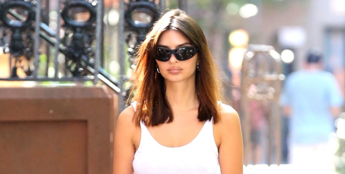 H Emily Ratajkowski συνδύασε το πιο εύκολο outfit για το καλοκαίρι με items που έχεις σίγουρα στη ντουλάπα σου