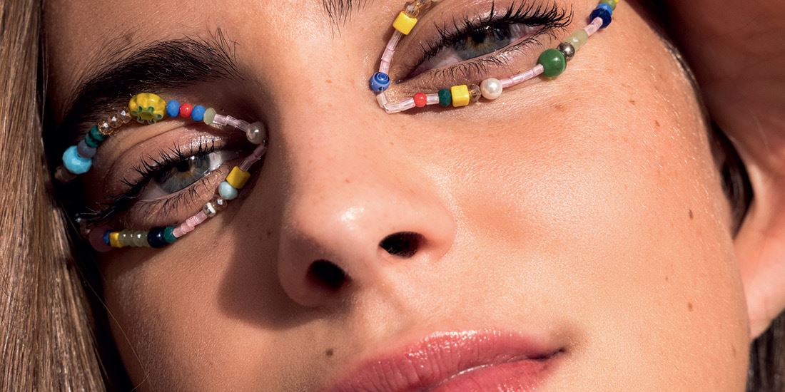 Candy Girl: Βάζουμε τα έντονα χρώματα και τα αξεσουάρ στο μακιγιάζ μας