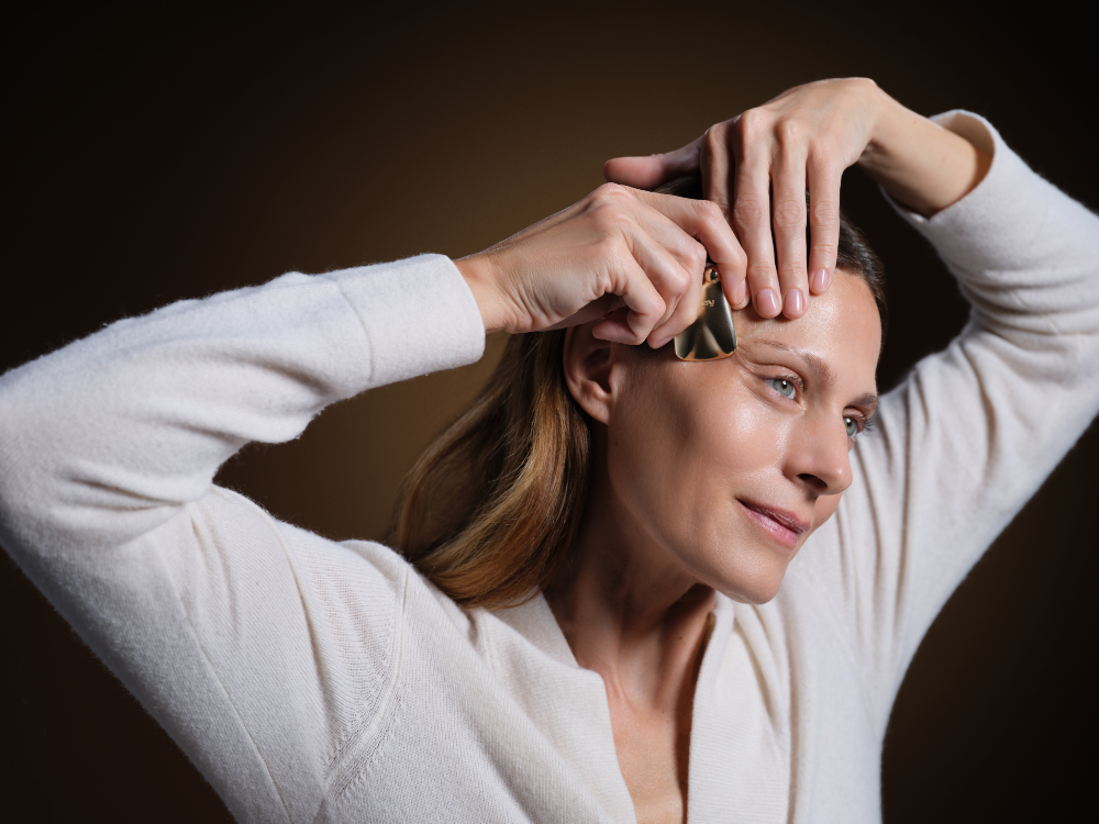 Η κρέμα ματιών που δρα ενάντια στην πτώση των βλεφάρων, στους μαύρους κύκλους και στις ρυτίδες