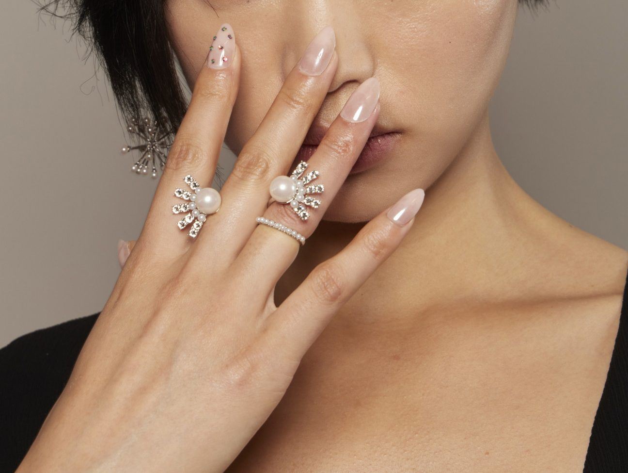 Gloss Nails: Πώς θα πετύχεις το πιο εντυπωσιακό και κομψό μανικιούρ