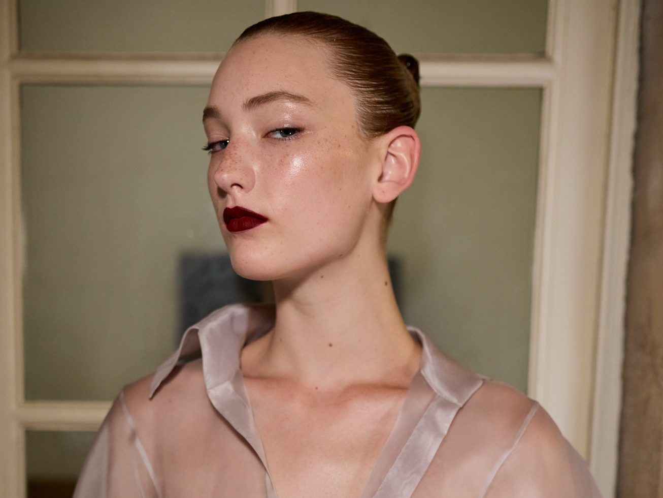5 skincare tips για τόσο λαμπερή επιδερμίδα που δεν θα χρειάζεσαι καν highlighter