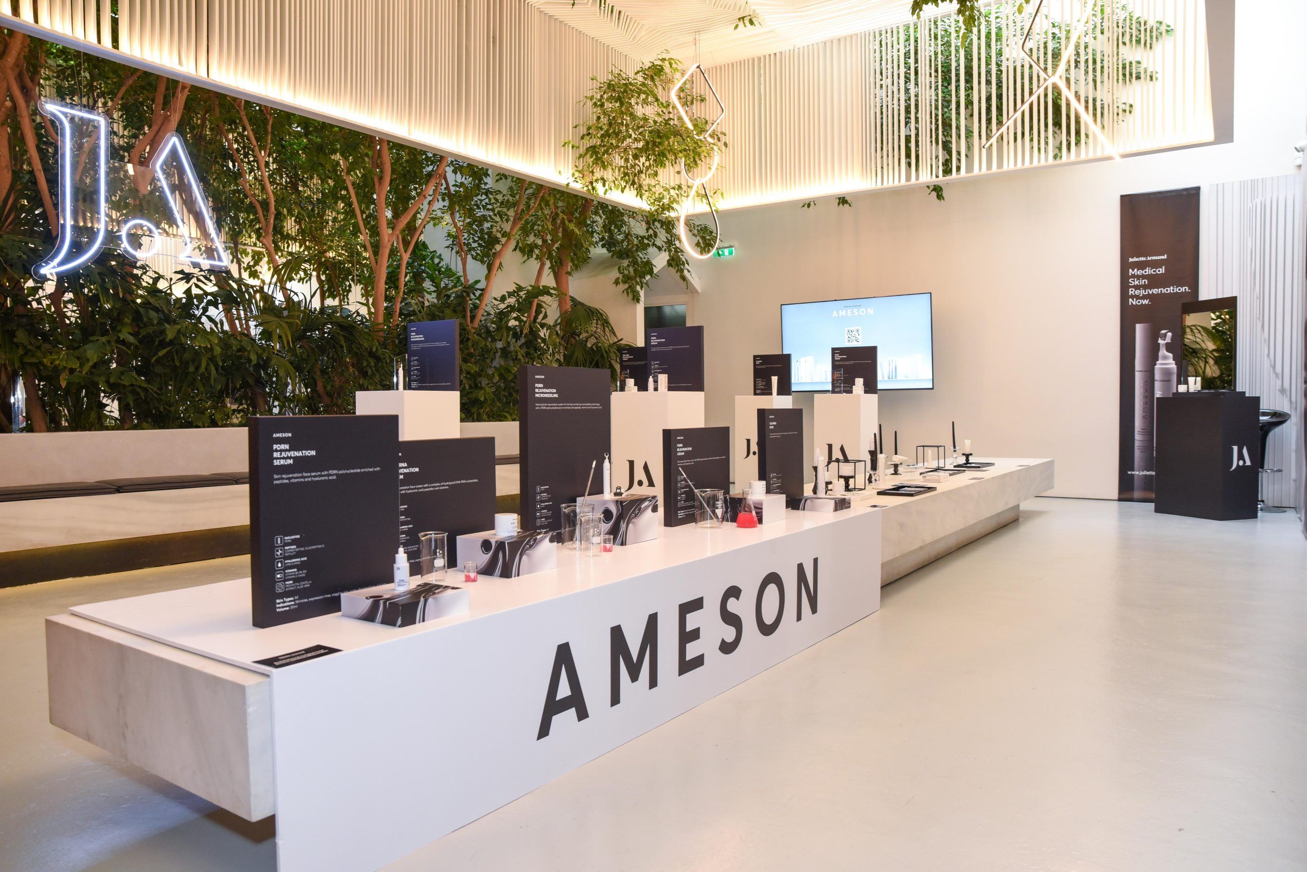 Η Juliette Armand παρουσίασε τη νέα σειρά AMESON Rejuvenation σε μια ξεχωριστή εκδήλωση, στο Cycladic Café Μουσείο Κυκλαδικής Τέχνης