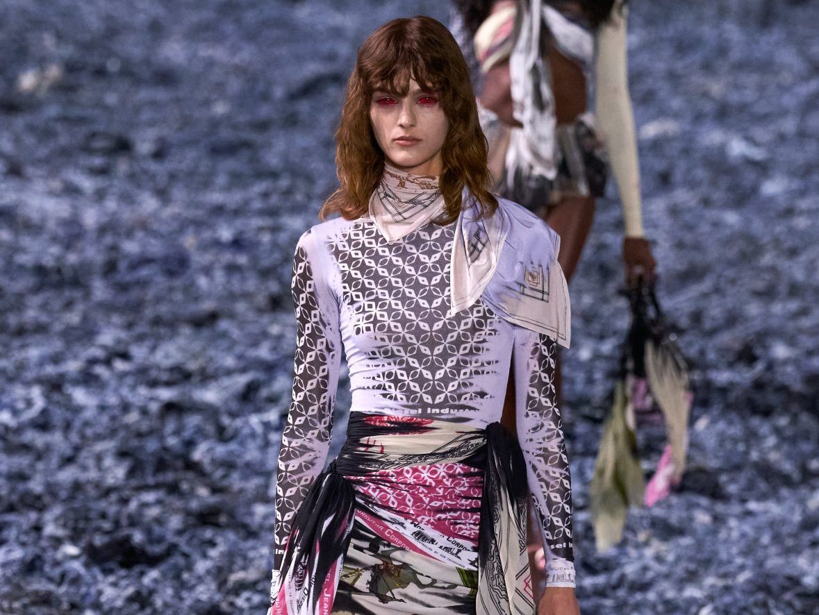Diesel SS25: Τα jeans επαναχρησιμοποιούνται και μεταμορφώνονται σε πραγματικά έργα τέχνης