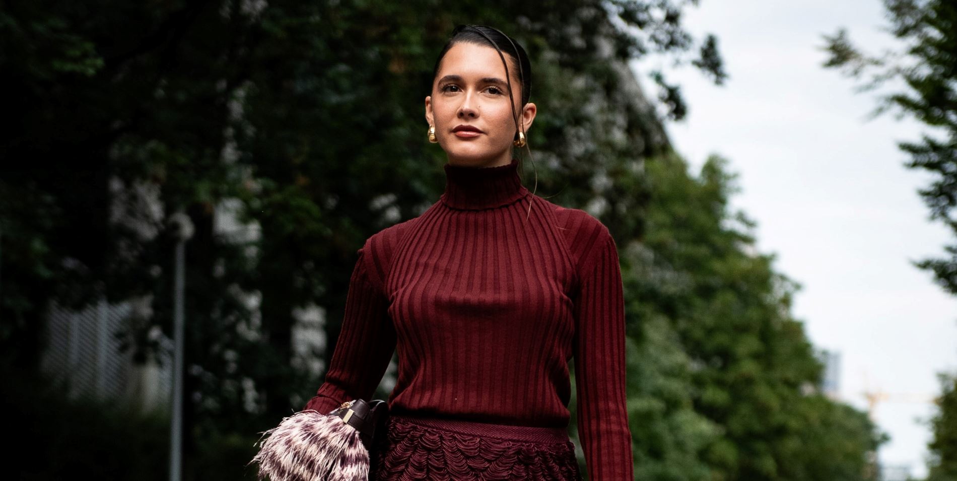 Burgundy Frenzy: Με αυτά τα 10 μπορντό κομμάτια θα γίνεις η fashionista του φθινοπώρου