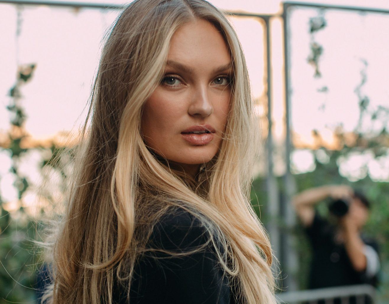 Hair SOS: 3 απλά βήματα για να ενισχύσεις την υγεία των μαλλιών σου και να μειώσεις την τριχόπτωση