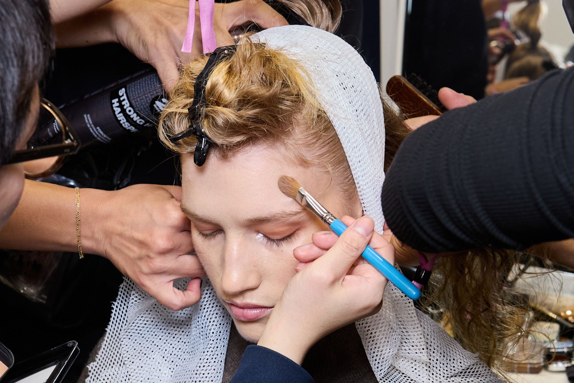 Vertical Contouring: Η must try τεχνική στο μακιγιάζ για όσες έχουν στρογγυλό πρόσωπο