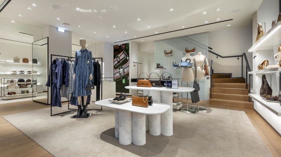 Ο Michael Kors εγκαινιάζει το νέο κατάστημα στο κέντρο της Αθήνας