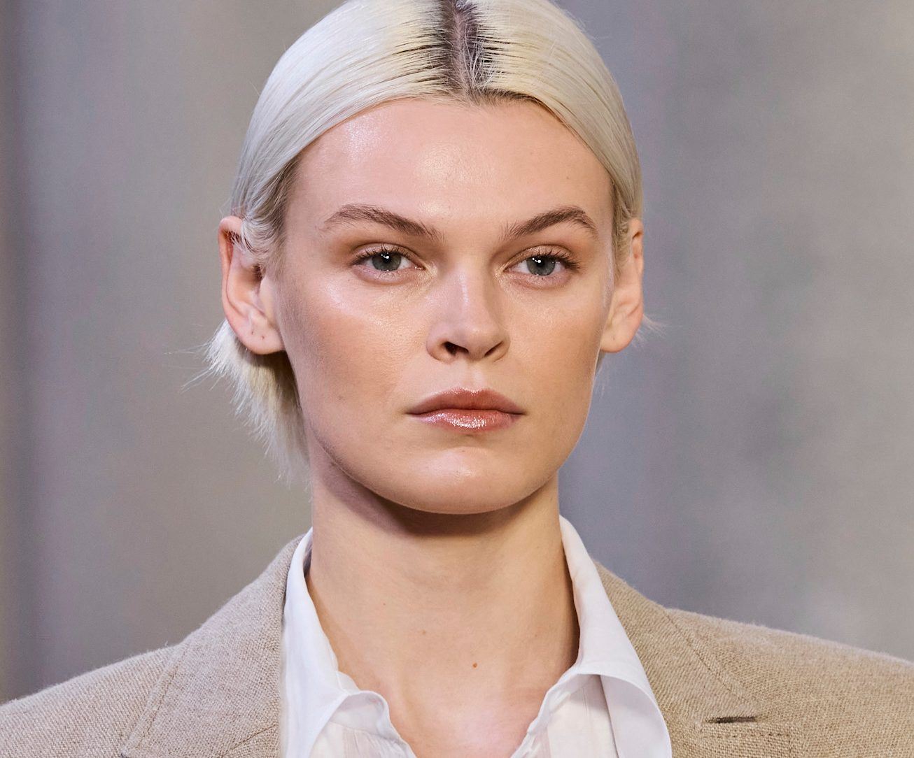 Platinum Blonde: 5 μυστικά για να διατηρήσεις υγιή τα πλατινένια, ξανθά σου μαλλιά