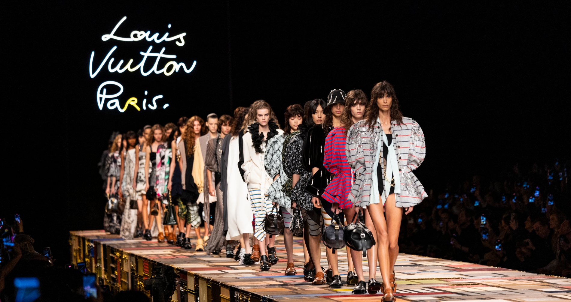 Louis Vuitton SS25: Ταξίδι προς τον μαξιμαλισμό