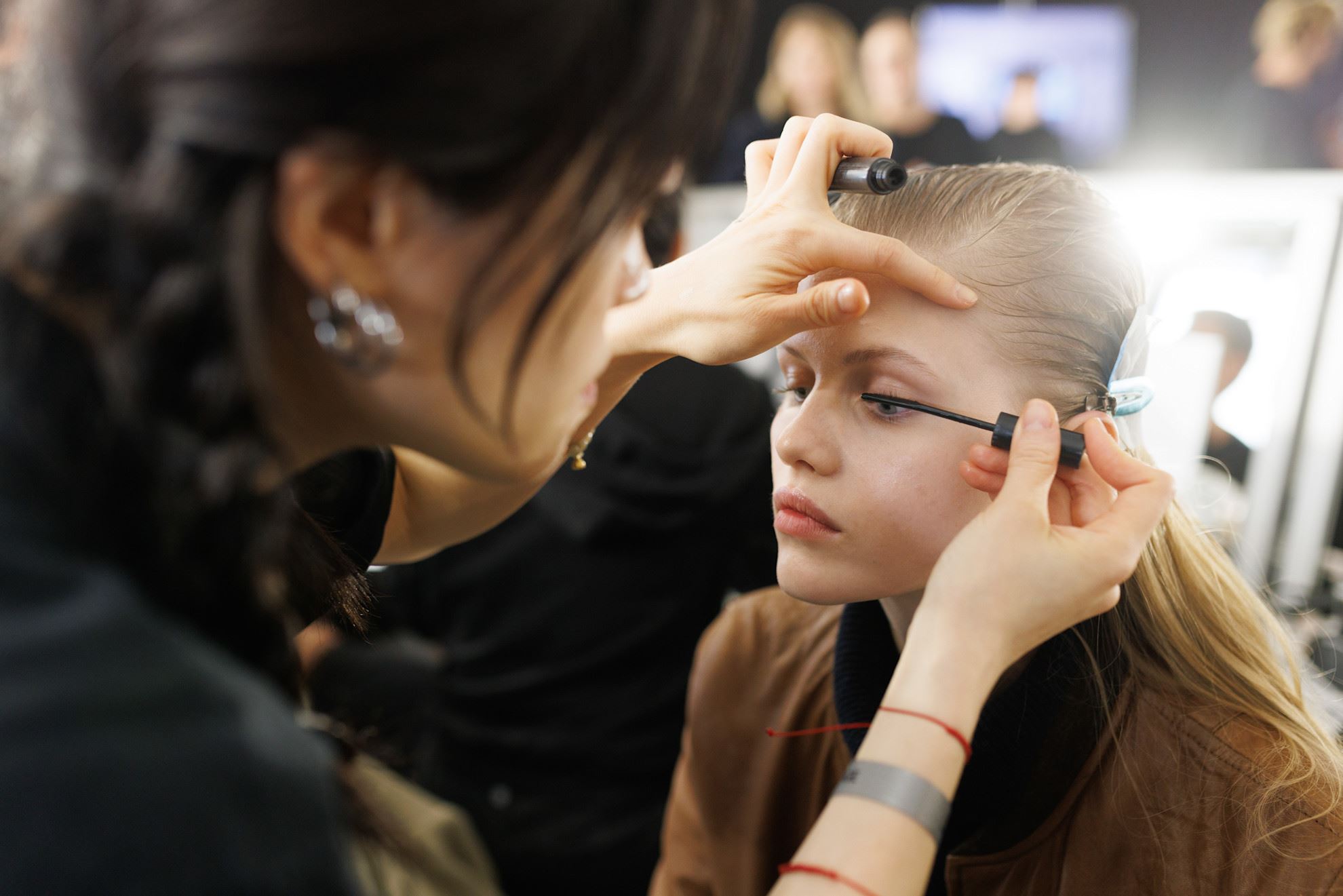 Αυτή η mascara θρέφει τις βλεφαρίδες και προσφέρει σαγηνευτικό, έντονο βλέμμα