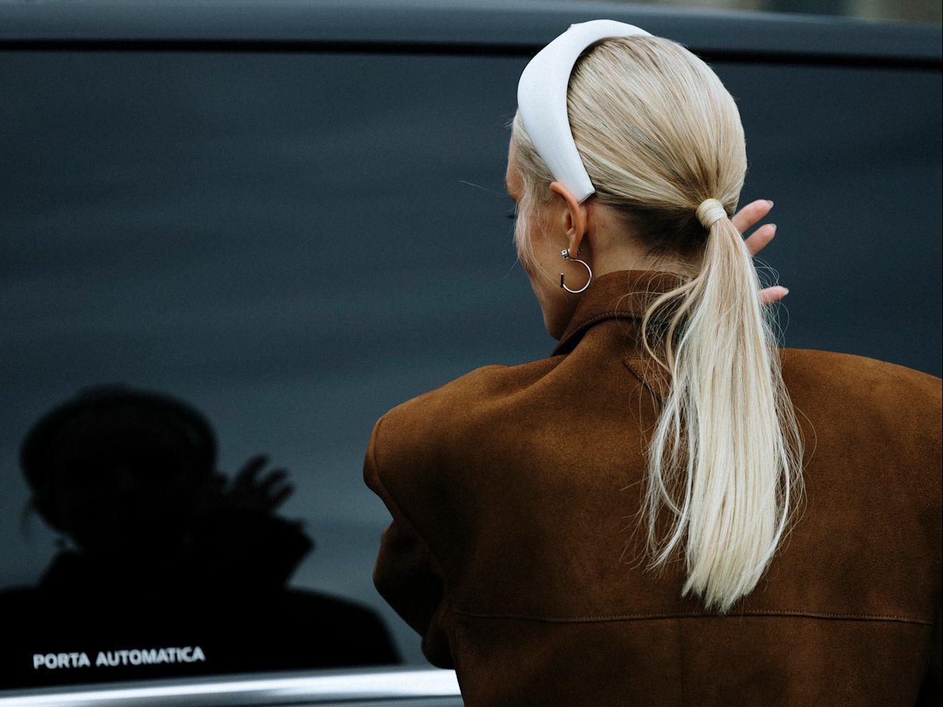 Ξηρά μαλλιά: 6 πιθανές αιτίες που τα προκαλούν και 3 συμβουλές για πιο απαλό & λείο αποτέλεσμα