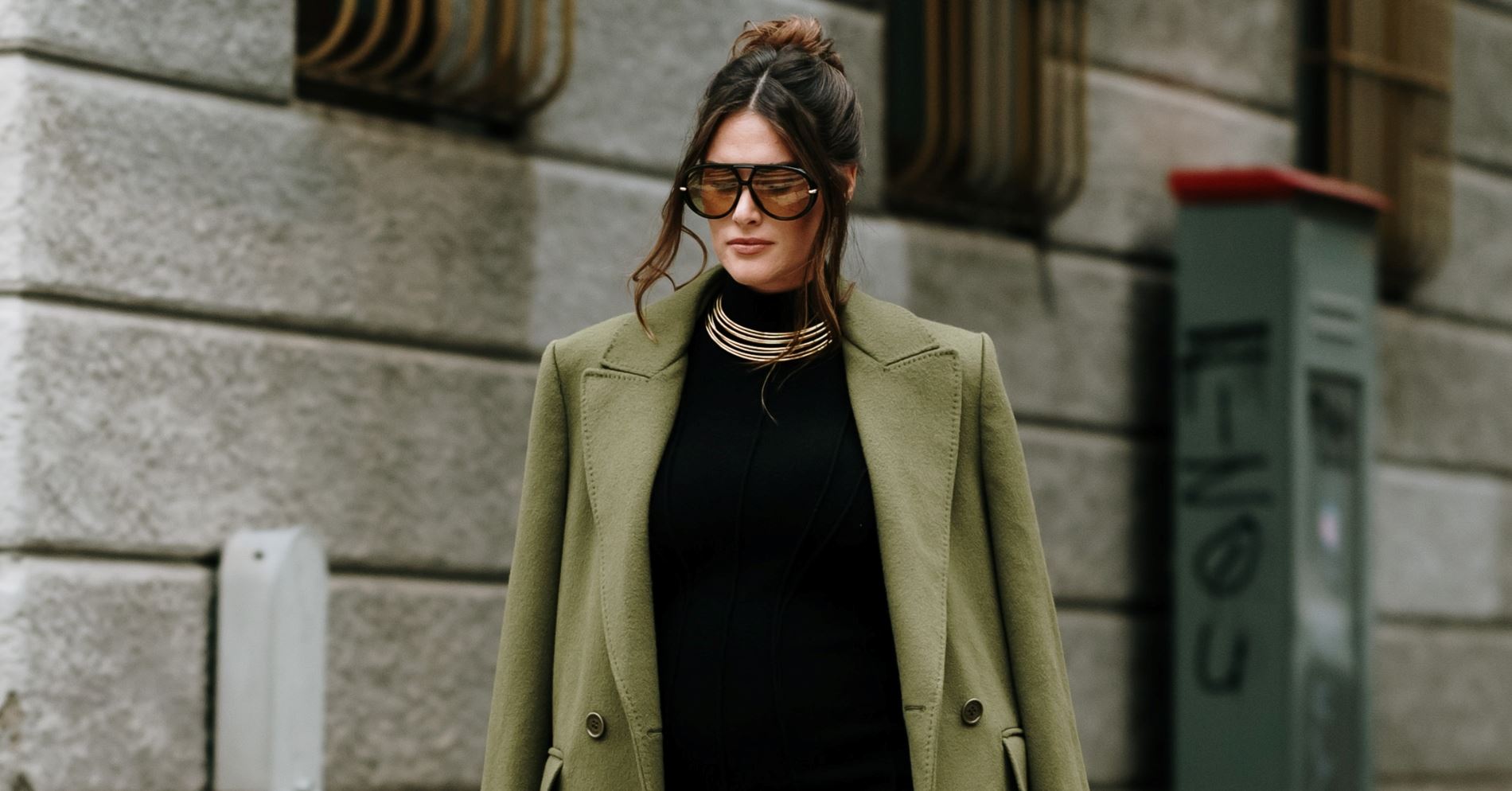 Ρούχα, παπούτσια, τσάντες: 14 items στις stylish λαδί αποχρώσεις που δεν θα μπορείς να αντισταθείς