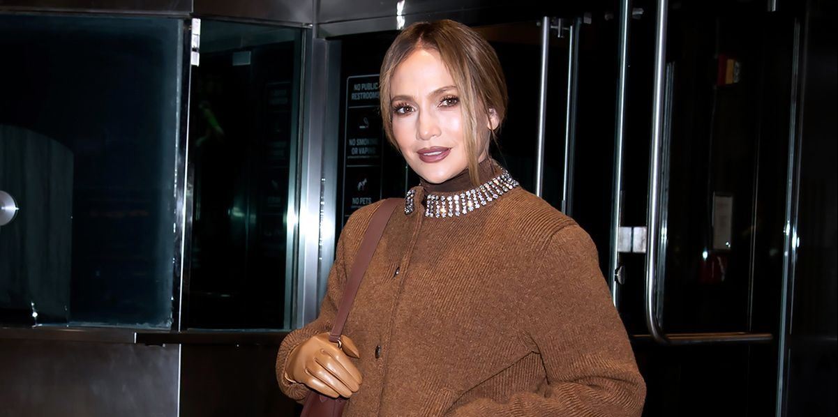 Η Jennifer Lopez φόρεσε τις σέξι μπότες στην απόλυτη απόχρωση της σεζόν