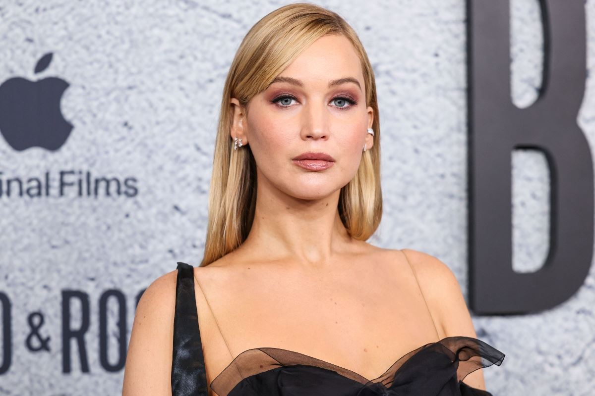 Jennifer Lawrence: Η λεπτομέρεια που έκανε το σινιόν χτένισμά της, super stylish