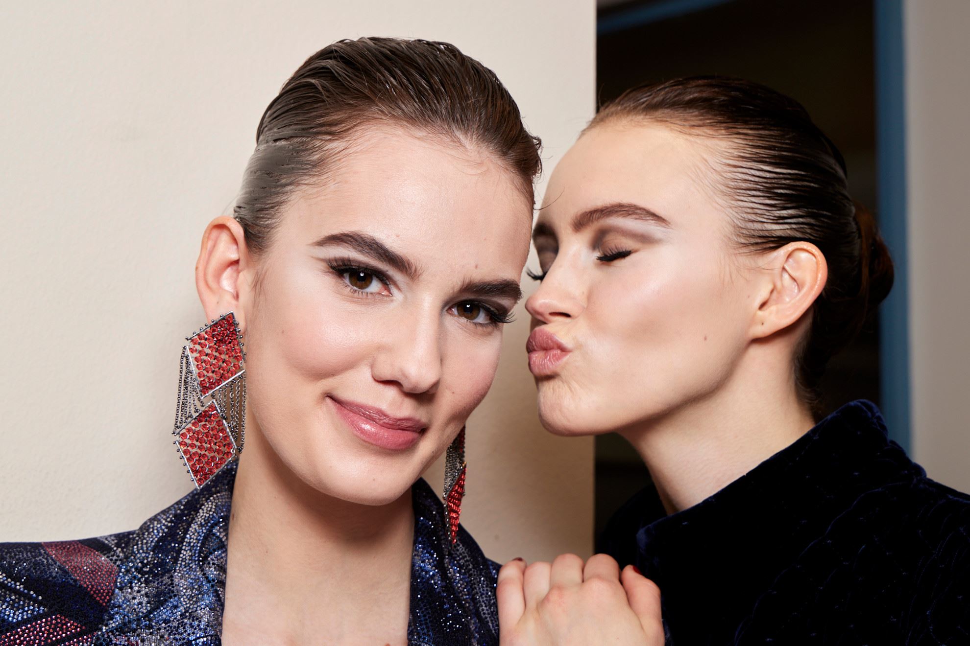 "Bat Eye" makeup hack: Η νέα τεχνική για να δημιουργούμε τα πιο επιτυχημένα smoky looks