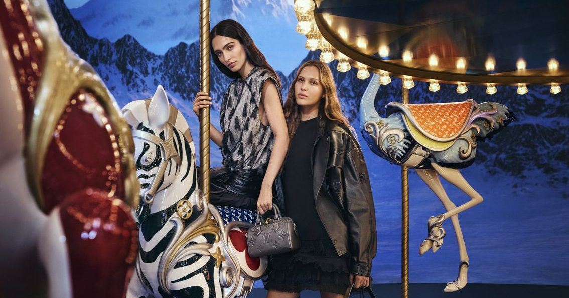 Louis Vuitton: Η νέα εορταστική καμπάνια μάς προσκαλεί να κάνουμε μία βόλτα με καρουζέλ