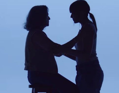The Healing Power of Touch: Μια καμπάνια-ζεστή αγκαλιά για τους ογκολογικούς ασθενείς
